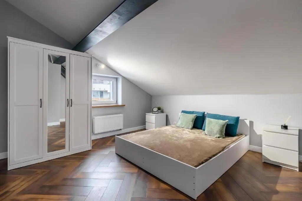Close-Central Warsaw Apartment - Great Location- Praga Polnoc - 18 People -Marcinkowskiego Польша