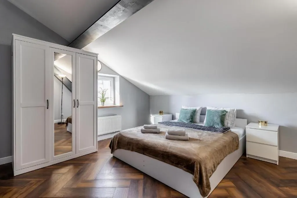 Close-Central Warsaw Apartment - Great Location- Praga Polnoc - 18 People -Marcinkowskiego