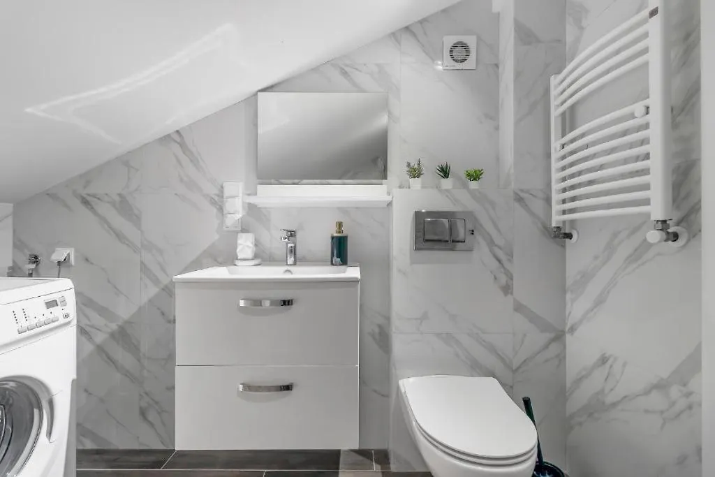 Close-Central Warsaw Apartment - Great Location- Praga Polnoc - 18 People -Marcinkowskiego 0*,  Польша
